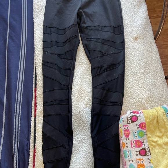 Lululemon Tech Mesh - Picture 3 of 3